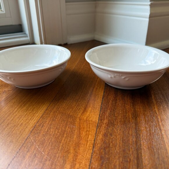 Two (2) Vintage Pfaltzgraff Filigree cereal / fruit / dessert bowls - Picture 2 of 5